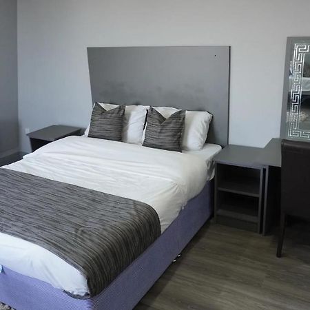 Roshni Hotel Саутхолл Экстерьер фото